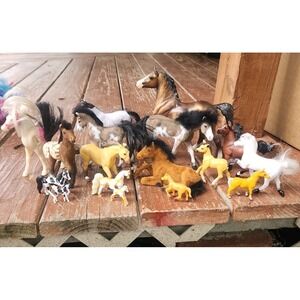 Vintage Mixed Lot Of 17 Horse Figurine Toys, Flocked, Breyer, Toyo &‎ More 1990s